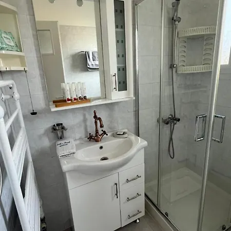 Fiskardo Beach Apartments フィスカルドン