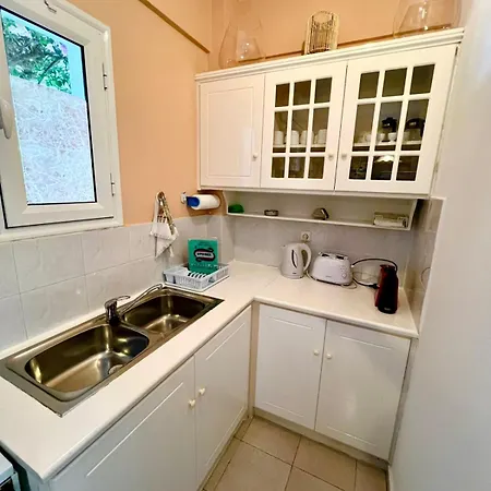 Fiskardo Beach Apartments * フィスカルドン