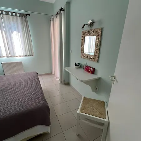 Fiskardo Beach Apartments フィスカルドン